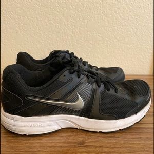 Size 9 Nike running shoes